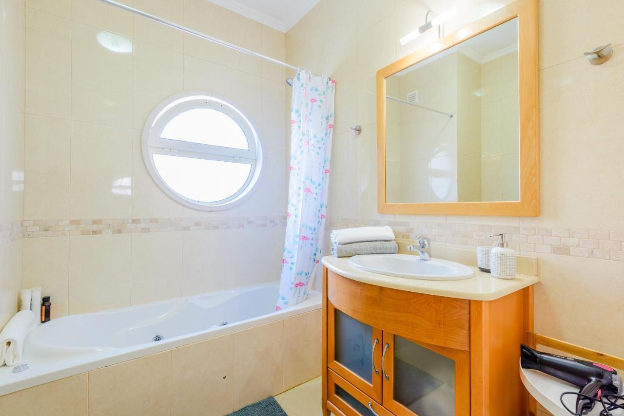 Bnb Homes Ocean View Apartment With Huge Sunny Terrace, 2 Swimming Pools & Tennis Court Albufeira Exterior photo