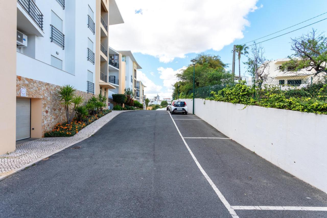Bnb Homes Ocean View Apartment With Huge Sunny Terrace, 2 Swimming Pools & Tennis Court Albufeira Exterior photo