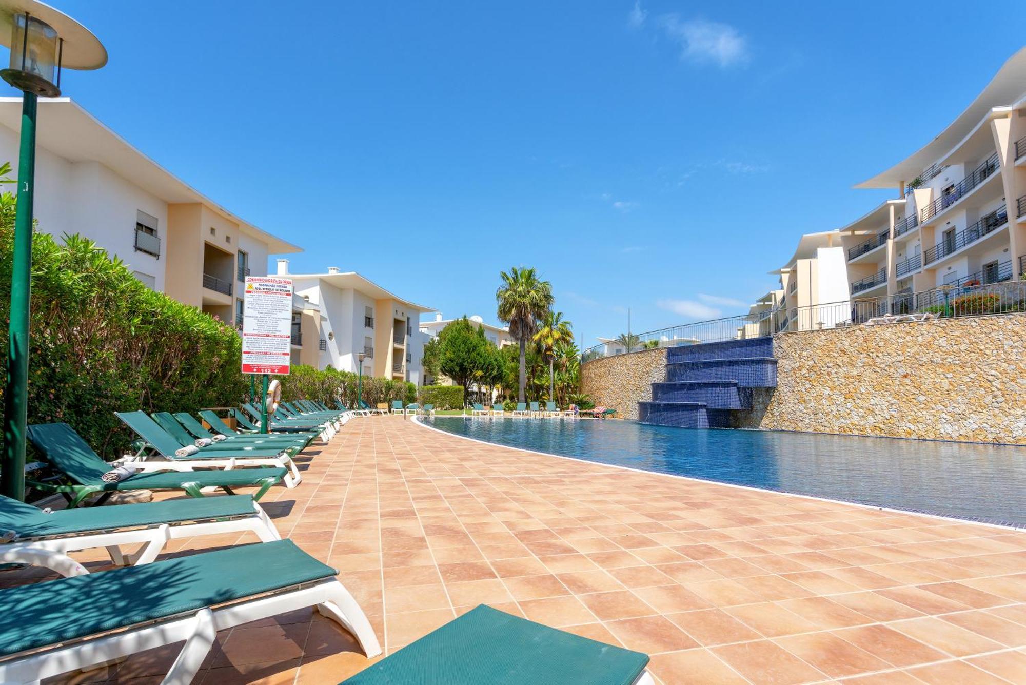 Bnb Homes Ocean View Apartment With Huge Sunny Terrace, 2 Swimming Pools & Tennis Court Albufeira Exterior photo